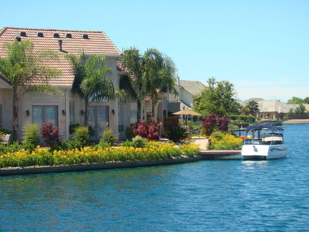 Gallery photos for Lakefront : Image #1